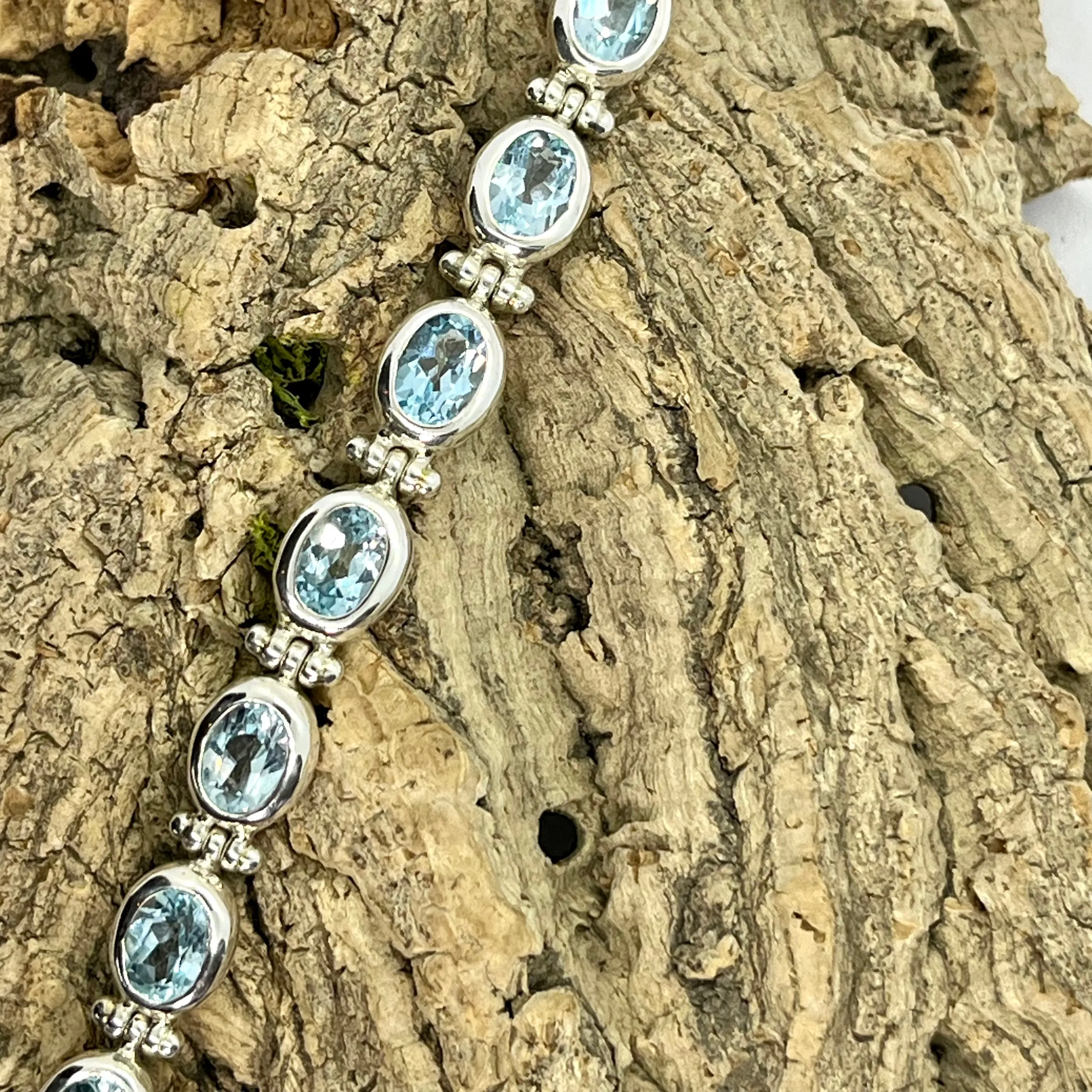 Pretty Blue Topaz Bracelet. 925 Sterling Silver